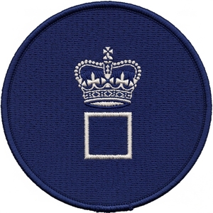 Écusson carré brodé argenté en forme de couronne, badge rond bleu marine, accessoire d'uniforme maçonnique personnalisé, étiquette à coudre pour artisanat maçonnique - Product Image 1