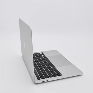 MacBook Pro 2022 de 13.6 Pulgadas, M2, 8GB de RAM, 256GB SSD, Portátil de Segunda Mano, Pantalla Táctil de 120Hz, GPU Integrada, 18 Horas de Autonomía - Product Image 3