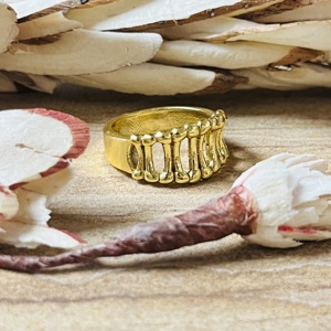 Bague gothique tendance en forme d'os, bagues gothiques en laiton pour femmes, plaqué or 18 carats, bijoux punk squelette, vente en gros/OEM/ODM - Product Image 3