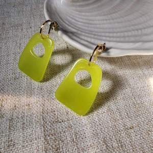 Bijoux en résine de haute qualité, boucles d'oreilles en résine fabriquées en Inde, boucles d'oreilles faites à la main pour femmes et filles, look classique - Product Image 6
