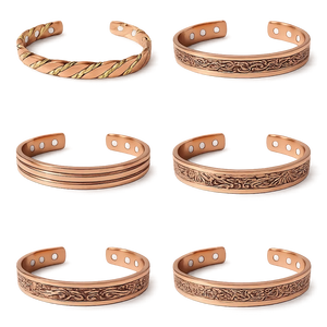 Pulsera de Cobre Hecha a Mano con Diseño Martillado, Equilibrio Energético, Joyería Ayurvédica de Lujo, Personalizable, Natural - Product Image 1