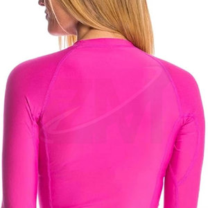 Camiseta de compresión deportiva para mujer, personalizada para ejercicio y estilo de vida activo, ropa elástica de alto rendimiento para entrenamiento físico y actividades al aire libre. - Product Image 5