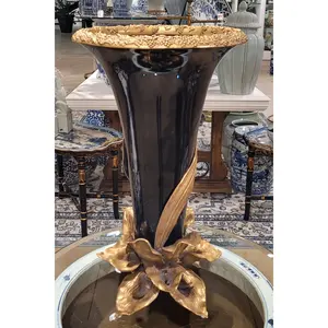 Vase à fleurs en métal fait main par un designer pour un style de maison luxueux, vase à fleurs en métal de qualité export, décoration intérieure élégante. - Product Image 1