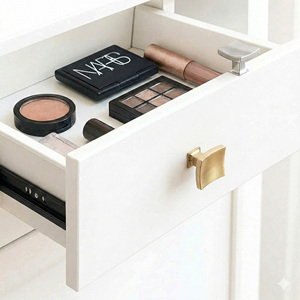 Poignée Courbe Carrée Minimaliste Moderne en Alliage de Zinc Écologique et Durable pour Meubles de Cuisine, Chambre, Armoires et Penderies - Product Image 5