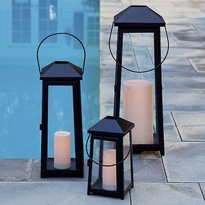 Farol de metal decorativo con tallado artístico que crea hermosos patrones de luz para decoración del hogar y eventos. - Product Image 3