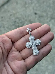 Colgante de Cruz Gótica con Moissanita de 2.35 CTW, Corte Brillante Redondo, Estilo Vintage, para Mujer, en Plata de Ley 925 - Product Image 4