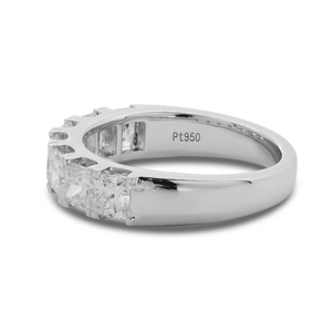 Nouvelle arrivée : Bague en or blanc 14 carats avec diamant de laboratoire taille princesse 4 mm, alliance de mariage demi-éternité de luxe à 7 pierres, style princesse. - Product Image 4