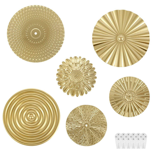 Moderna Arte Floral Metálico Vertical Hecho a Mano para Pared, Decoración Interior Sofisticada Perfecta, Florero de Pared con Temática Artística - Product Image 2