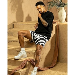 กางเกงขาสั้นกีฬาลายม้าลายสำหรับผู้ชาย ผ้าตาข่าย พิมพ์ลายกราฟิกแบบระเหิด น้ำหนักเบา ระบายอากาศได้ดี เหมาะสำหรับเล่นบาสเก็ตบอล ออกกำลังกาย หรือใส่ลำลอง - Product Image 4