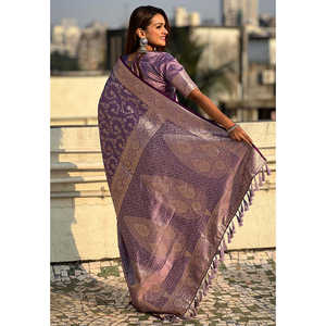 ผ้าไหมซาตินลายลาเวนเดอร์ แบรนด์ Elite Weaves พร้อมลายปักดิ้นสีชมพู ผ้าซารีอินเดียสุดหรูหรา เสื้อผ้าอินเดียและปากีสถาน - Product Image 3