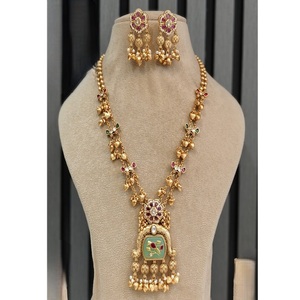 Juego de Collar y Aretes de Aleación Chapada en Oro de Lujo con Circonita y Perla de Imitación, Diseño Floral, Joyería Vintage para Boda para Mujer - Product Image 1