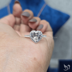 Anillo de Diamantes con Halo en Forma de Corazón de 2 Quilates, Piedra Central Cultivada en Laboratorio, Banda Pavé Brillante, Oro Blanco - Product Image 5