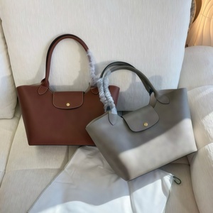 Nouveau <span class=keywords><strong>sac</strong></span> à main en cuir de vachette brun en forme de lingot d'or de grande taille pour femmes, <span class=keywords><strong>sac</strong></span> à main simple à bandoulière pour les trajets quotidiens, grande capacité, <span class=keywords><strong>sac</strong></span> <span class=keywords><strong>seau</strong></span> tendance - Product Image 6