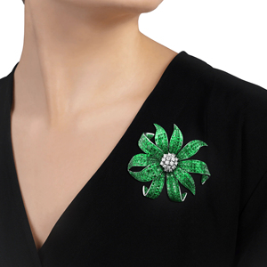 Broche de luxe pour femme, fleur, diamant taille émeraude, or 18 carats, bijoux de soirée - Product Image 1