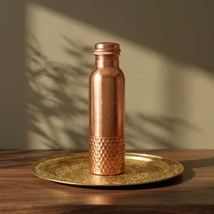 Bouteille d'eau en cuivre pur demi-martelé de qualité supérieure, double texture, design moderne, récipient en cuivre 100 % ayurvédique pour le yoga, le bureau et les cadeaux - Product Image 3