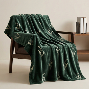 Juegos de mantas de franela para cama de hotel al por mayor, con logotipo personalizado, mantas de dormitorio cálidas y lujosas, venta al por mayor para casas de huéspedes y hoteles de lujo. - Product Image 1