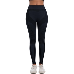 Leggings de yoga taille haute pour femme avec logo personnalisé, effet push-up sexy, pantalon de sport et de fitness à séchage rapide, sans couture et extensible pour l'entraînement - Product Image 3