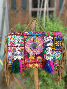 Sac fourre-tout indien fait main en patchwork avec franges, sac à bandoulière brodé en coton ethnique avec pompons et miroir pour femme - Product Image 2