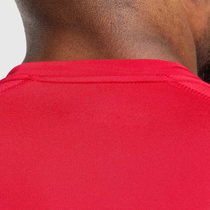 Camiseta de Compresión Elástica de Manga Larga con Cuello Redondo para Hombre, Color Rojo Sólido, Tejido de Punto de Secado Rápido, Diseño Casual con Logotipo Frontal - Product Image 5