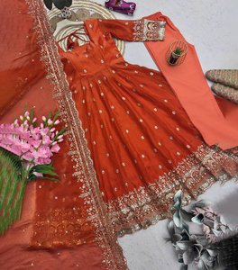 Traje Anarkali de Seda de Diseño Tradicional, Vestido Largo para Bodas y Fiestas Indias y Pakistaníes - Venta al por Mayor, Nueva Moda, Listo para Usar - Product Image 4