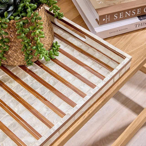 Plateau artisanal vietnamien unique, idéal pour servir des boissons, élégant et fait main en nacre de Capiz, provenant du Vietnam - Product Image 3