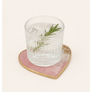 Juego de Posavasos Modernos Hechos a Mano en Forma de Corazón de Resina Rosa con Borde de Hoja de Oro, Resistentes al Calor, para Bebidas, para el Hogar Moderno - Product Image 5