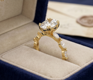 Bague de fiançailles en diamants de laboratoire taille ovale avec pierre latérale marquise, bague de mariage pour femme, cadeau d'anniversaire, bague solitaire - Product Image 2