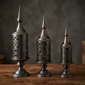 Lanternes cylindriques en métal avec un design ajouré complexe pour la décoration de la maison, utilisation durable en extérieur - Product Image 4