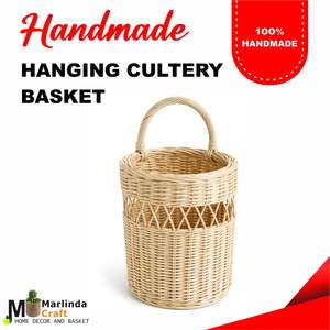 Cesta colgante de mimbre artesanal - Product Image 1