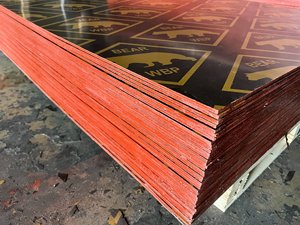 Contrachapado recubierto de película de alta calidad/ Contrachapado recubierto de película negro y rojo con logo -Contrachapado con pegamento fenólico- Contrachapado recubierto de película reutilizable - Product Image 4