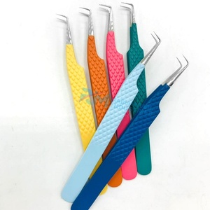 แหนบดัดขนตาสแตนเลสเคลือบสีฝุ่น 6 สี ปลายเงินแบบ Shin พร้อมด้ามจับเพชร - Product Image 4