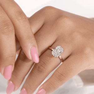 Bague de fiançailles et de promesse en diamant de laboratoire taille radiant 3 carats, monture tulipe, plaqué or jaune 14 carats, clarté VVS2, E Party - Product Image 6