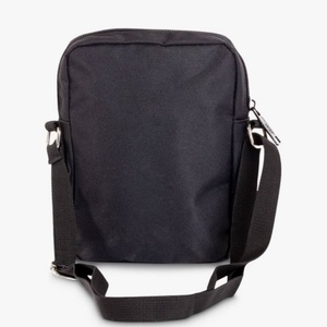 Sac de poitrine en cuir noir urbain, sac bandoulière moderne avec poche zippée sécurisée, sac de poitrine compact pour femme, idéal pour les voyages - Product Image 3