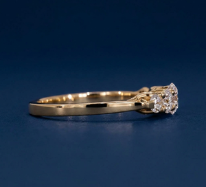 Bague de fiançailles classique à cinq pierres en diamant de laboratoire 0,86 CT VVS2 couleur F, or 14 carats plaqué rhodium, options jaune/rose - Product Image 2