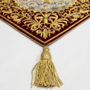 Decoración de Iglesia Bordada con la Sagrada Trinidad en Terciopelo con Borlas Doradas - Product Image 6