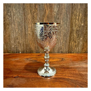 Gobelet à vin artisanal en laiton traditionnel, durable, avec gravure artistique, style vintage, accessoires de bar, capacité de 500 ml - Product Image 1