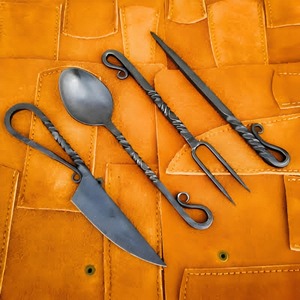 Ensemble de couverts vikings forgés à la main de haute qualité, 4 pièces, fourchette, cuillère, couteau, léger, portable, poli miroir, élégant, en acier inoxydable R B - Product Image 2