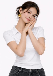 Vente en gros de hauts de mode pour femmes, essentiels au quotidien, coupe ajustée, parfait pour un style décontracté, basique mais de haute qualité. - Product Image 4