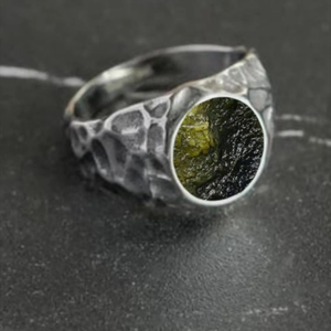 Anillo de Moldavita Genuina en Bruto |   Anillo de Hombre de Plata de Ley 925 |   Joyería de Cristal Certificada, Regalo Boho para Él - Product Image 5