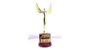 Trofeo estilo ángel dorado con base redonda para premios anuales de rendimiento, reconocimiento de logros y eventos corporativos - Product Image 2