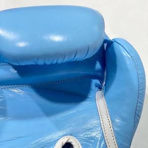 Gants de boxe d'entraînement en cuir faits main avec fermeture Velcro, couleur bleu ciel, pour sparring, vente directe usine - Product Image 4