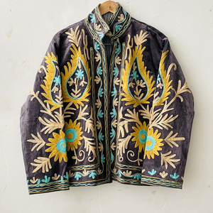 Chaqueta Bomber Reversible de Invierno de Algodón Suzani Hecha a Mano en India, Chaqueta Corta Unisex con Cuello Alto Bordado a Mano - Product Image 1