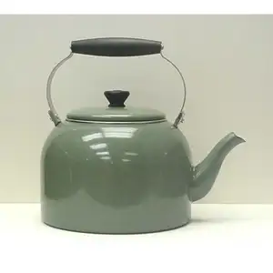 צבע מבטא קנקן תה מתכת עם ידית עץ שולחן הגשה דקורטיבי קומקום תה למשרד ולבית אספקת כלי מטבח קנקן תה