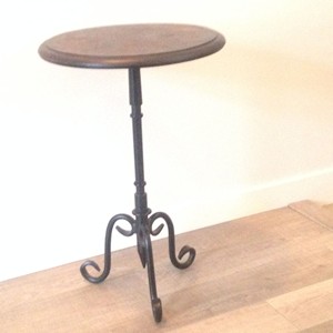 Mesa Auxiliar Redonda de Madera y Hierro Negro, Hecha a Mano en India, Venta al Por Mayor - Product Image 1