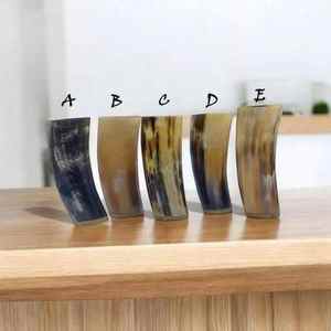 Verre à shot artisanal authentique en corne pour festivals et événements, tasse unique en corne naturelle pour boire de la bière ou du vin - Product Image 2