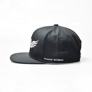 Gorra de Béisbol Personalizable con Bordado, Color Sólido, Visera Plana, Estilo Urbano Deportivo, Ajustable con Broche - Product Image 2