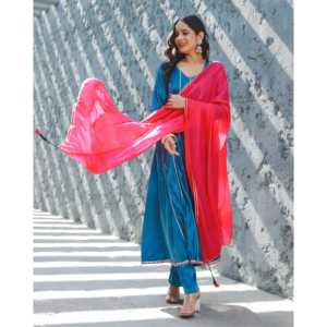 Conjunto de Traje Nora Azul XS de Satén con Detalles en Gota - Product Image 5