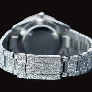 Superbe montre-bracelet de collection pour homme, style Hip Hop, avec cadran rond à chiffres romains, entièrement sertie de moissanite et de diamants, lunette entièrement pavée. - Product Image 4