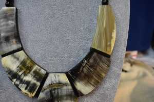 Collar de Cuerno de Búfalo Ecológico MN EXPORTS con Cadena de Eslabones, Hecho a Mano en Uttar Pradesh, Modelo MNE-423, Ideal para Bodas, Fiestas y Compromisos - Product Image 6