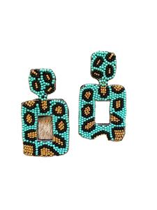 Pendientes de flores de cara bordada con cuentas hechas a mano de lujo para mujer en un elegante diseño elegante con un hermoso aspecto superior a la moda - Product Image 3